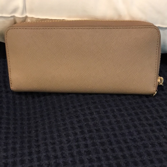 Michael Kors wallets. Large and small. - Picture 3 of 10